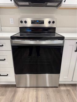 Stainless Steel Electric Range with Glass Cooktop