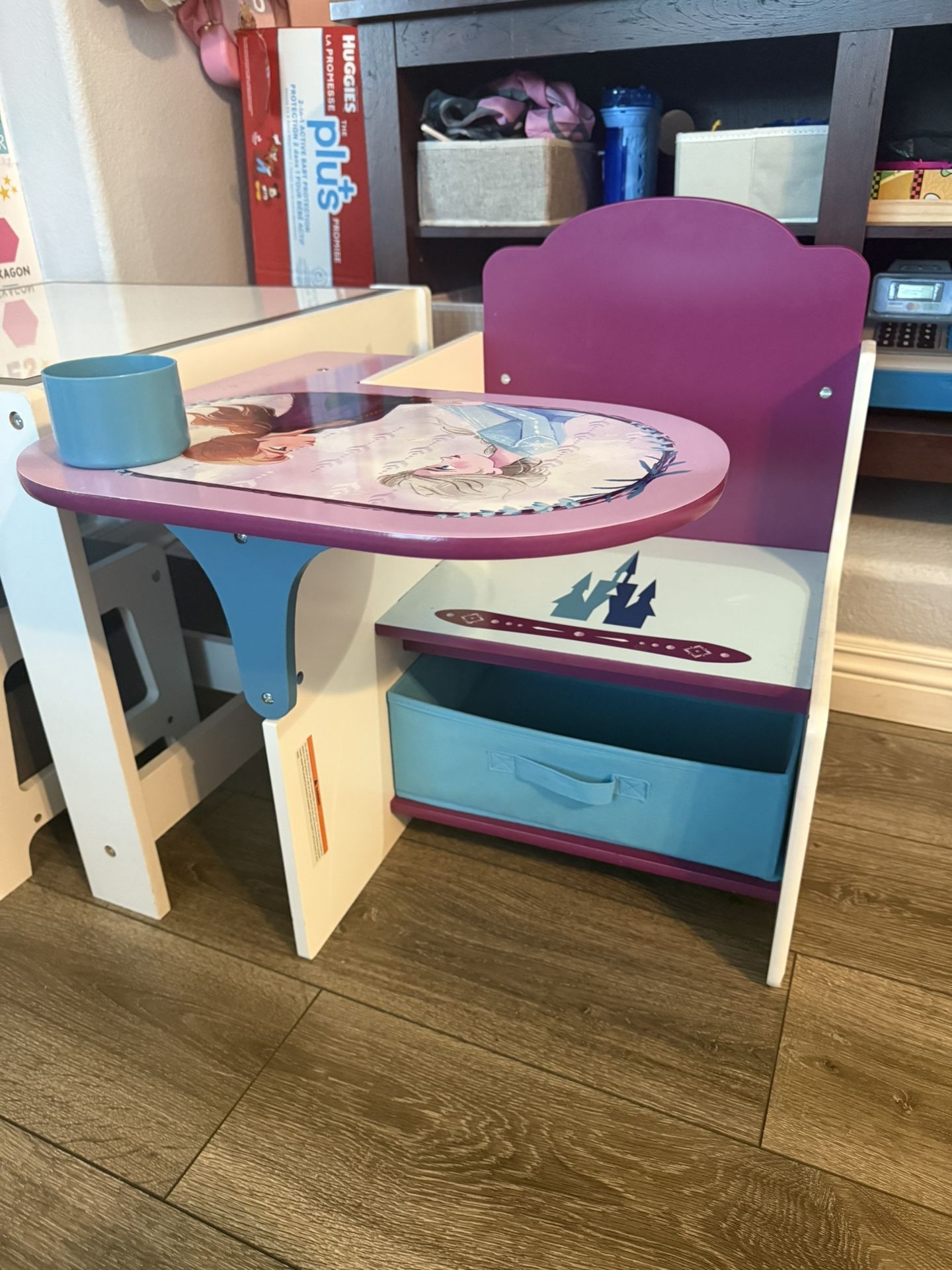 Kids Frozen desk