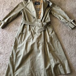 Vintage Burberry Women’s Trench Coat With Flaw