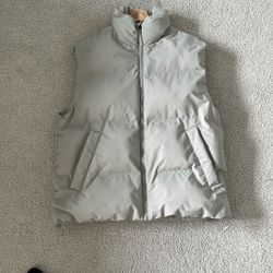 Cream Puffer Vest : Size Medium 