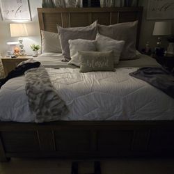 Like New King Bedroom Set 
