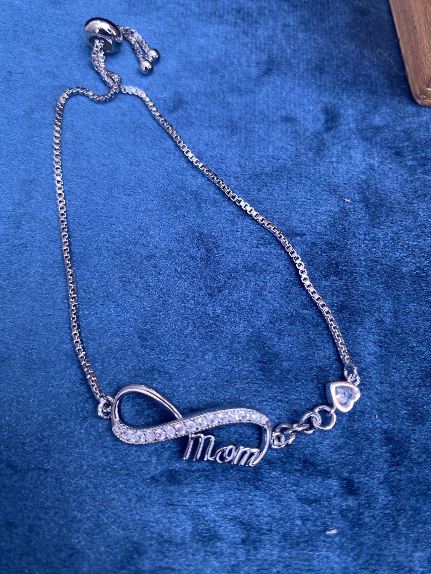 Mom Infinity Style Bracelet 