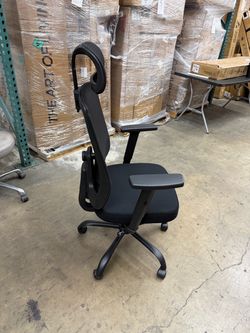 Black Mesh High-Back Ergonomic Office Chair (HN)