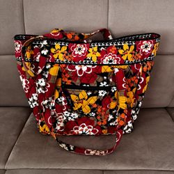 LOOK AT ME HOW PRETTY AND ELEGANT I AM (good brand)