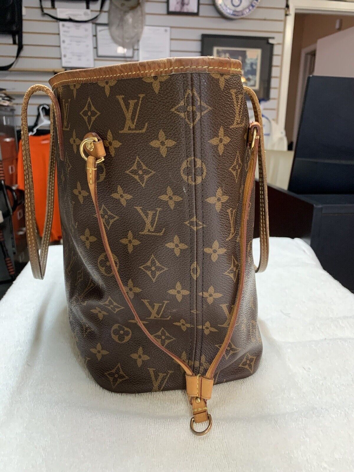 Louis Vuitton Neverfull MM Monogram Bag (HEAVY WEAR)