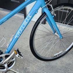 Trek Aluminum Hybrid Bike.  7.5 FX