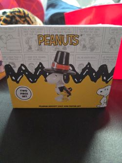 Peanuts salt and pepper shaker new