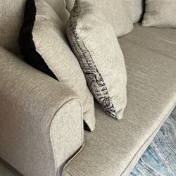 FREE Couch With Pillows And Cushions 