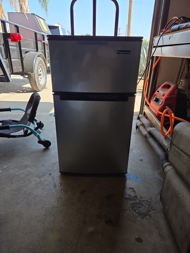 Magic chef Mini fridge
