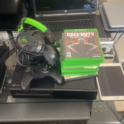 Xbox With. 9 Game Power Plug Headphone. The Whole Set.