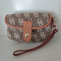 .ew Dooney Burke Wristlet