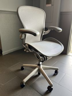 HERMAN MILLER AERON CLASSIC TITANIUM GRAY (RARE)