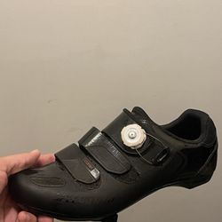 Size 9 bicycle shoes for the pedal
