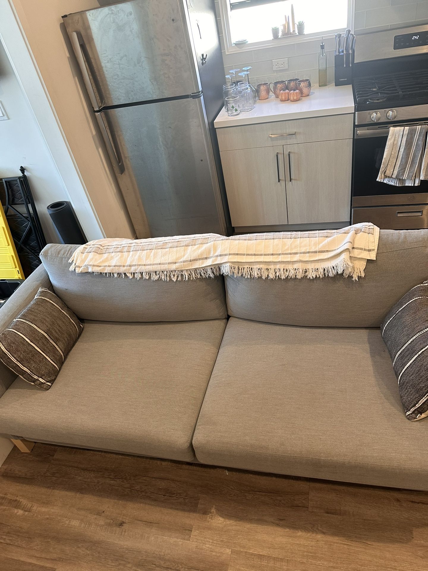 Couch (MOVE OUT SPECIAL)
