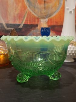 Early 1900s green Jefferson glass 3 footed bowl