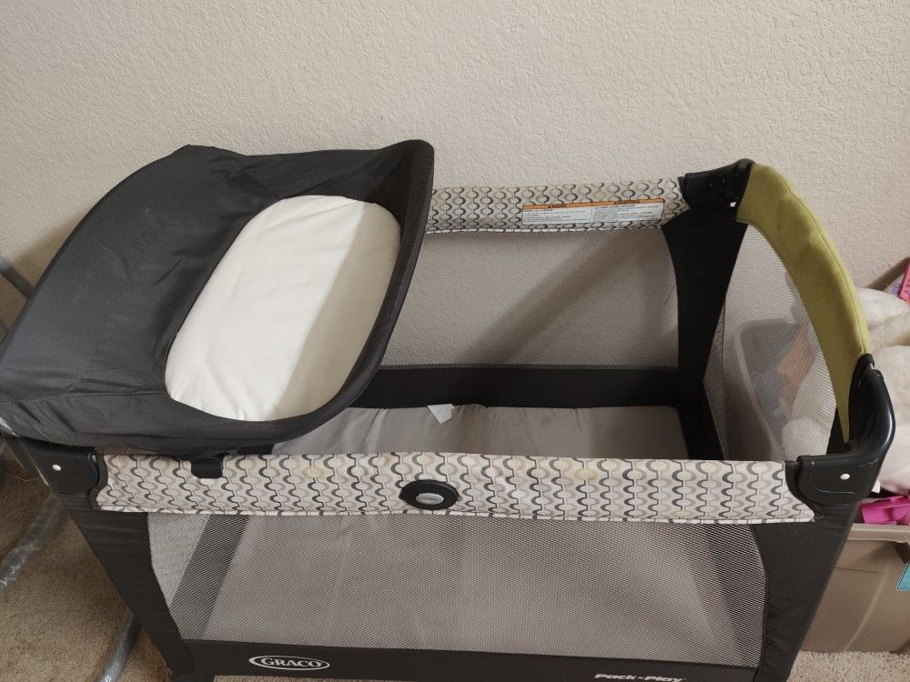 Graco Baby crib in very good condition