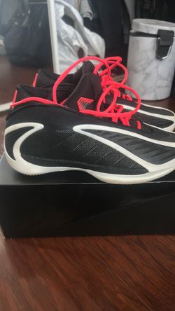 Anthony Edwards’s 2 black and white size 8