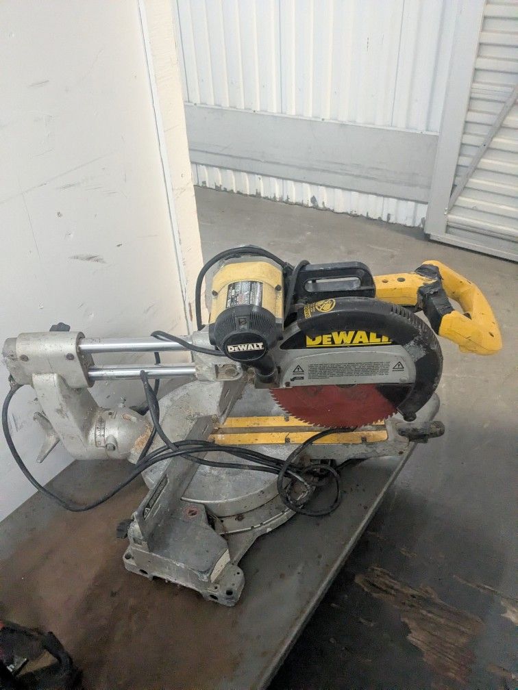 DeWalt Cutting Machine 12 "