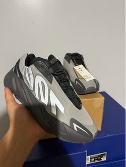 Yeezy boost 700 size 10