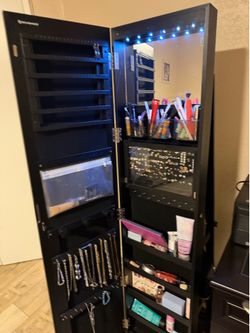 Jewelry Cabinet standing