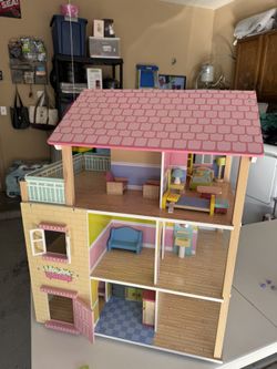 Dollhouse with Furniture
