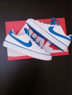 Nike Shoes 4 Youth Boy or Girl 4y  Blue Nike Swoosh Shoes