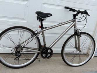 Schwinn Trailway Hybrid Bike 700c wheels