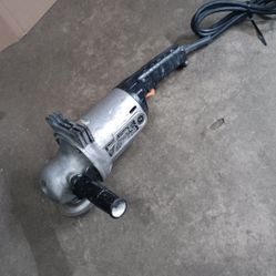 MAKITA CORDED  ANGLE GRINDER  USED 