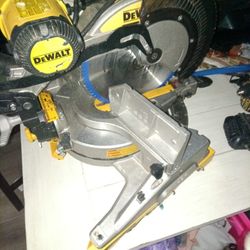 
15 Amp 12 in. Double-Bevel Compound Miter Saw Dewalt