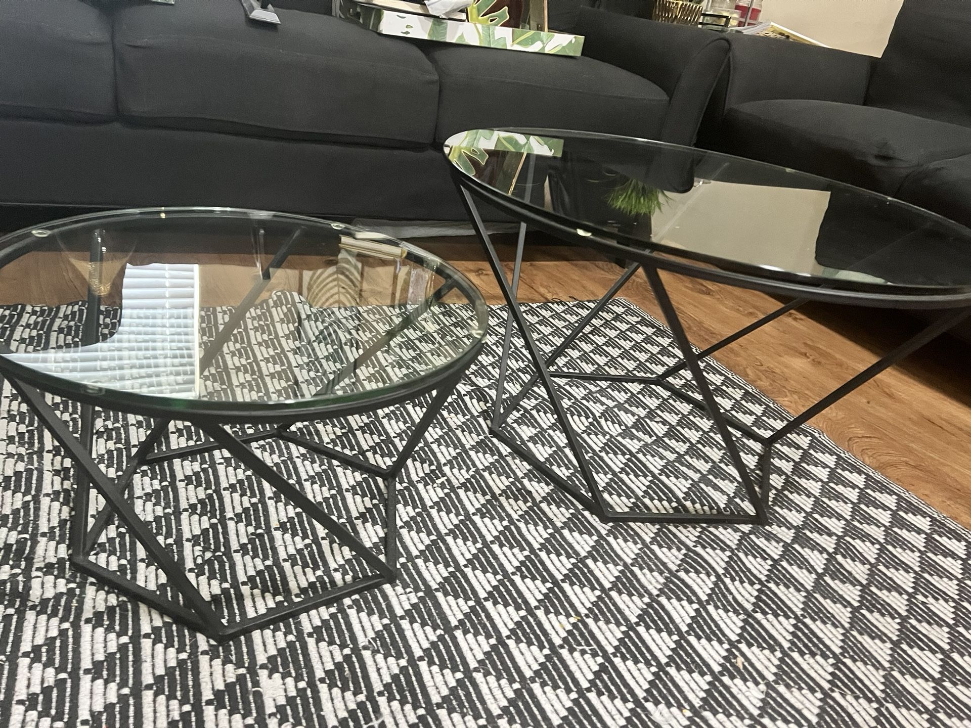 Nesting coffee tables