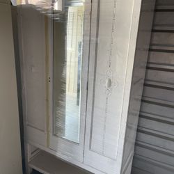 Wardrobe / Cabinet 