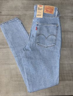 Women’s Levi’s Jeans