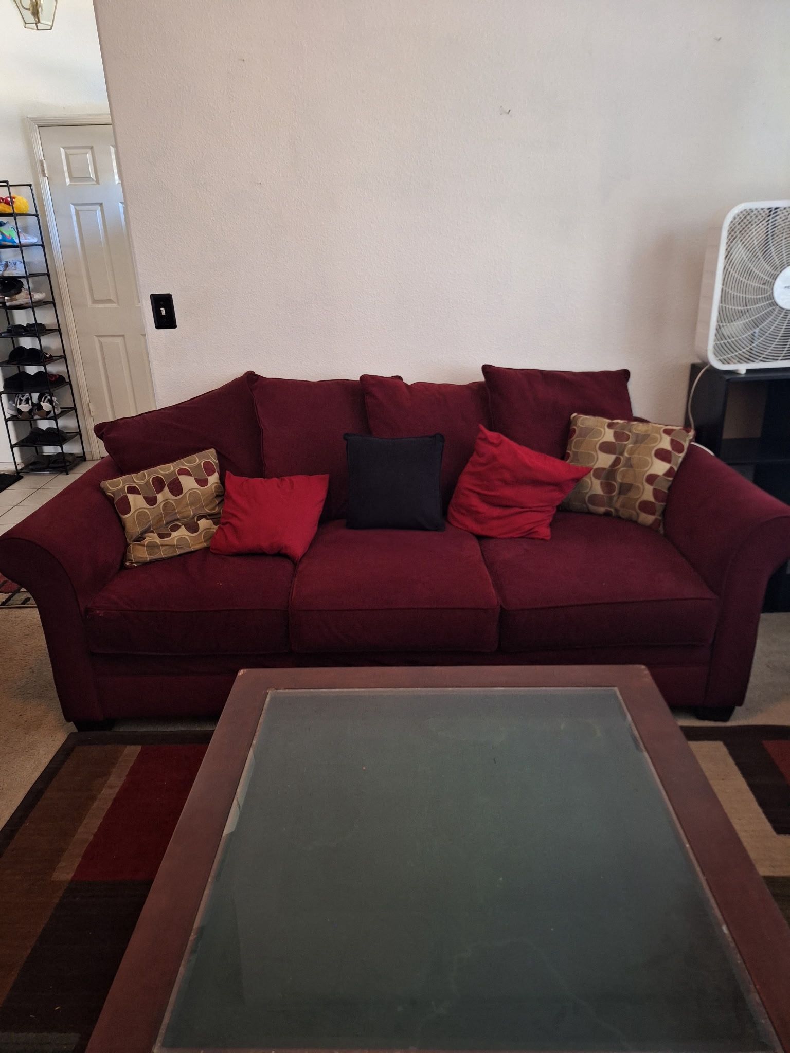 Sofa,love Seat,chair,ottoman,coffee Table Rugs And Pillows