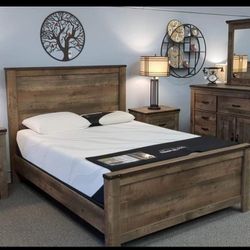 Ashley Sirinell 4 PCS Bedroom Set Queen or King Bed Dresser Nightstand Mirror  Finance and Delivery Available 