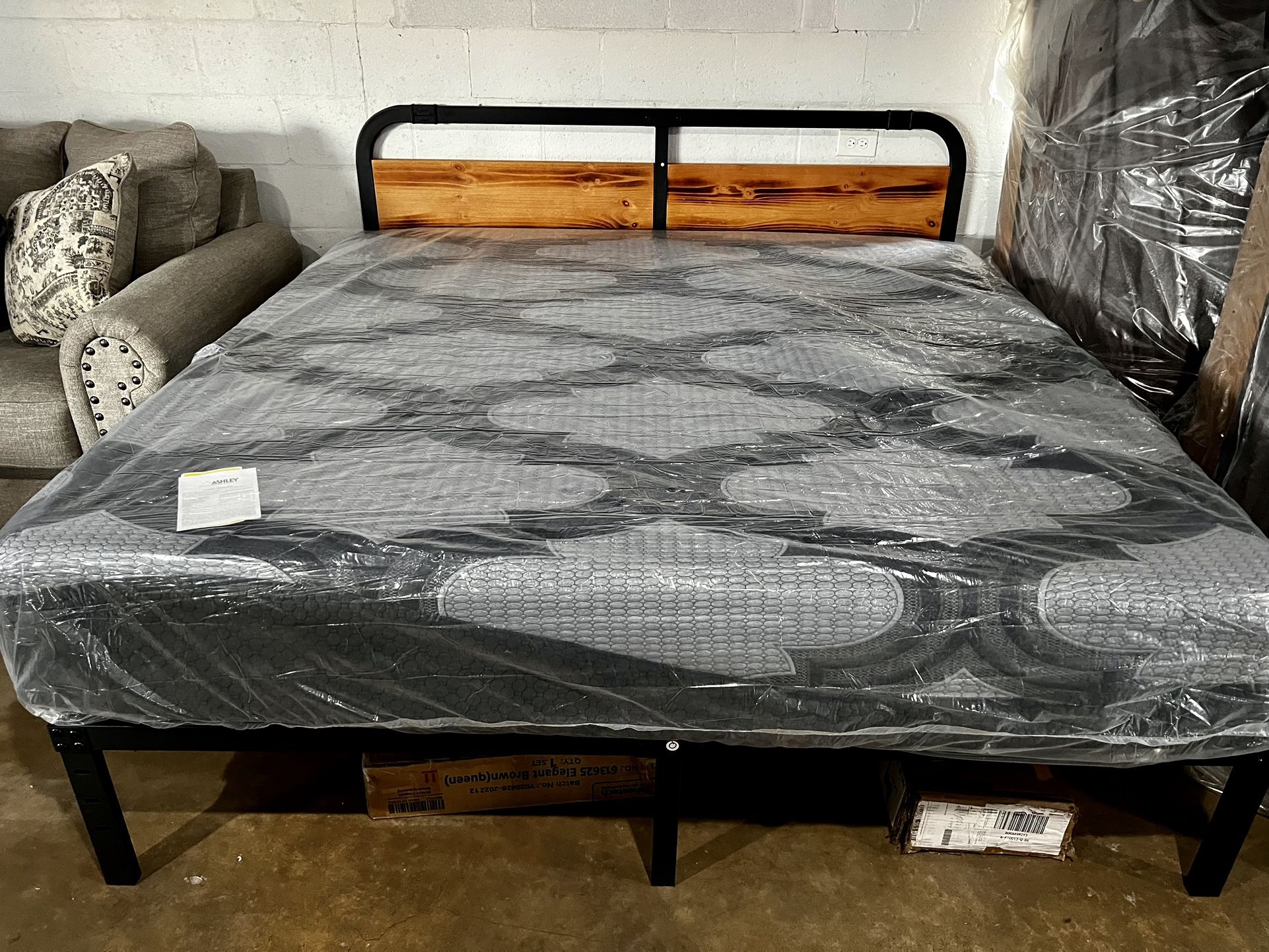 Gorgeous New King Size Hybrid Take It For $39 Today