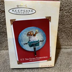 2002 Hallmark Keepsake Ornament 20th Anniversary E.T. the Extra-Terrestrial