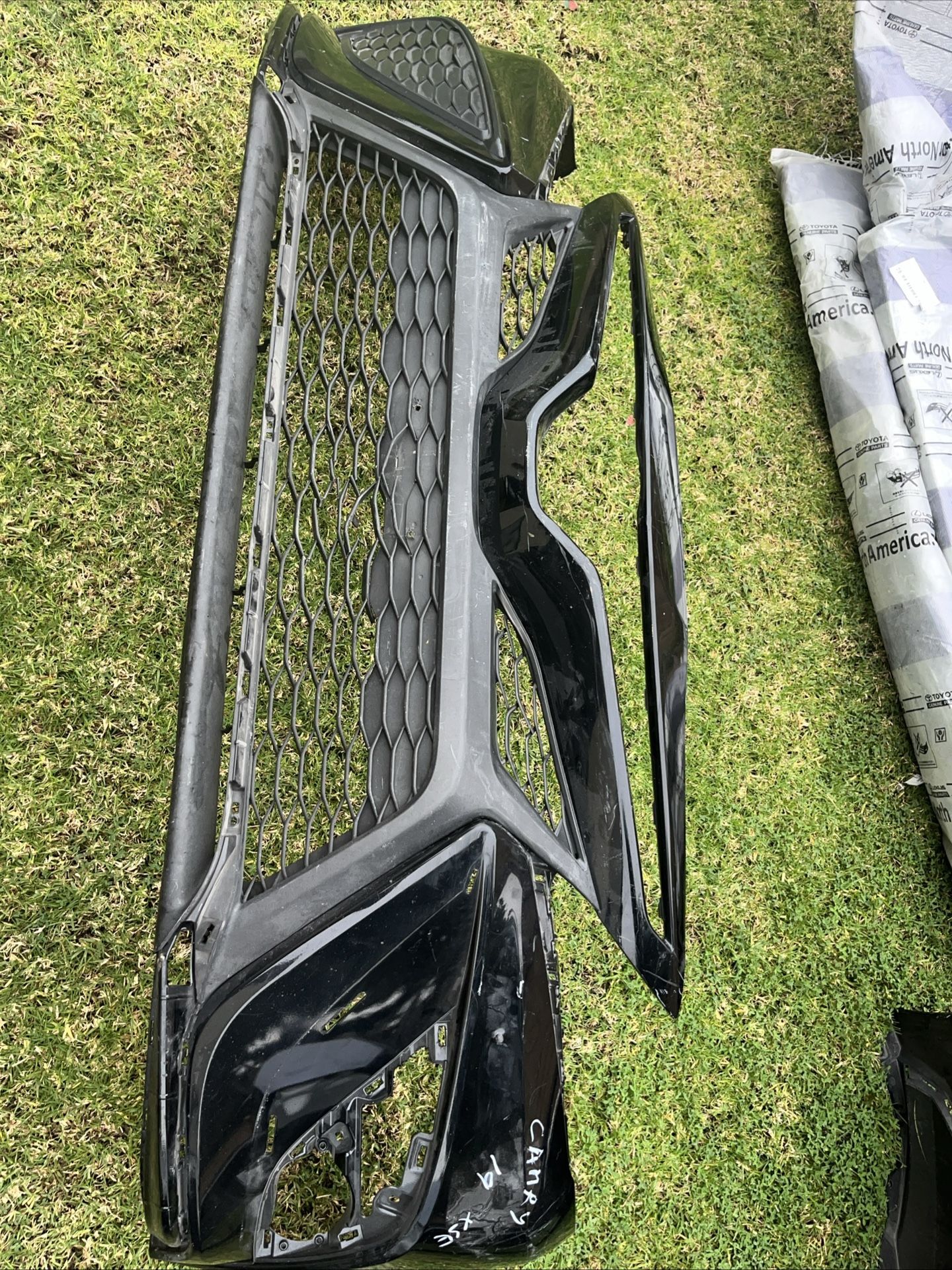 2018-2020 Toyota Camry SE, XSE Front Bumper