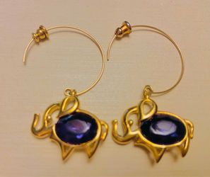 Vintage "Trifari" gold tone elephant earrings hang 2"