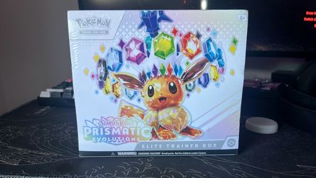 Elite Trainer Box- Prismatic Evolutions.