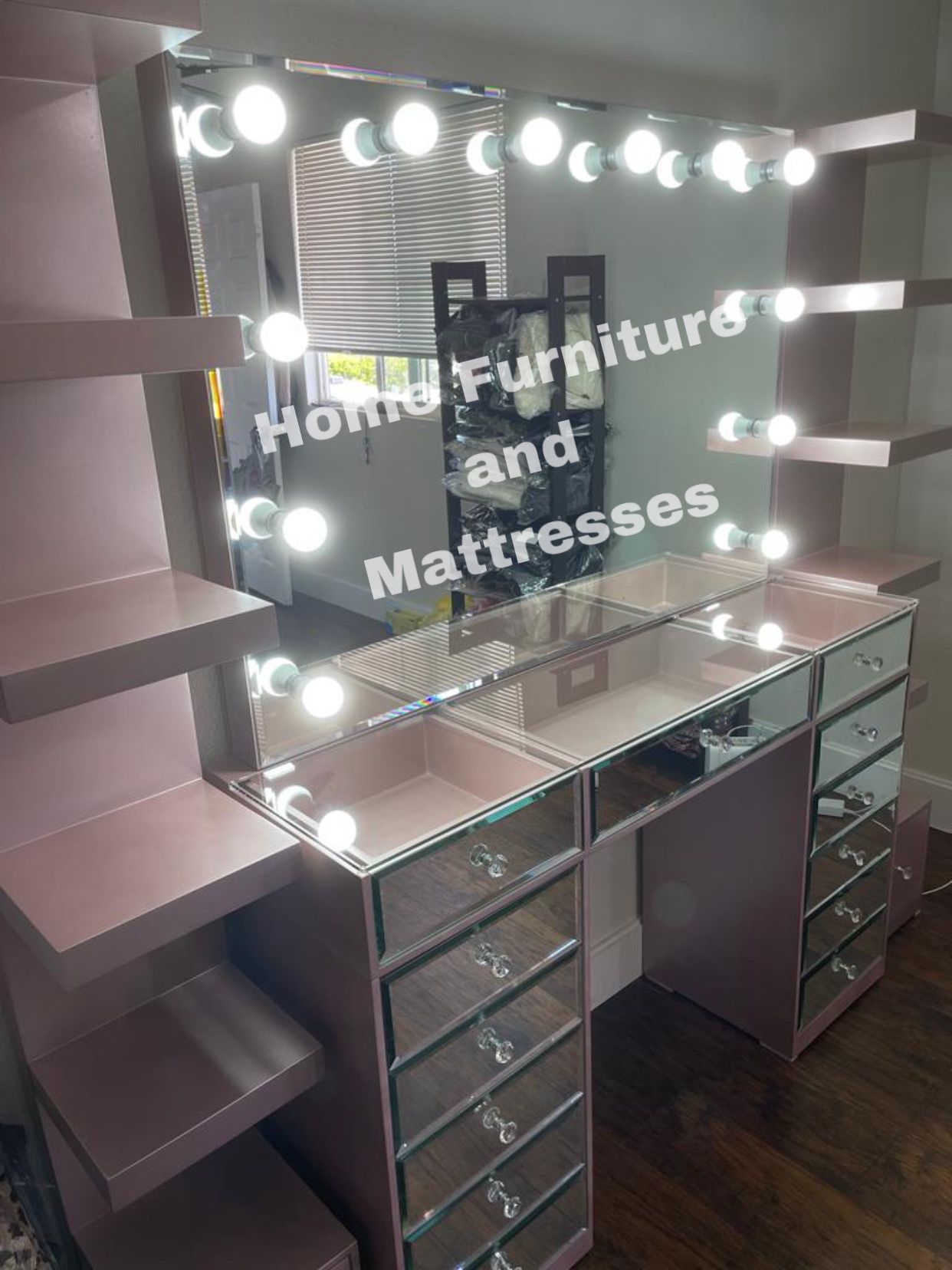 Brand New Glamorous Hollywood Makeup Vanity Desk With Drawers for Sale in  Chula Vista, CA - OfferUp