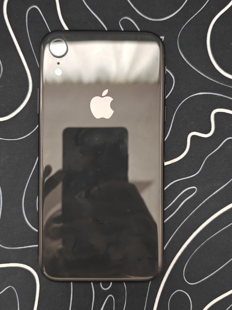 iPhone XR Unlocked 128GB (Excellent Condition)