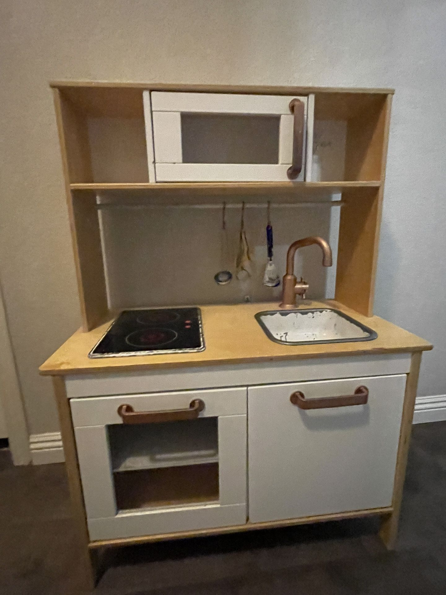 Kids Kitchen Play Set – Good Condition