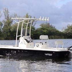 2019 Mako 21 LTS (Mint Condition)