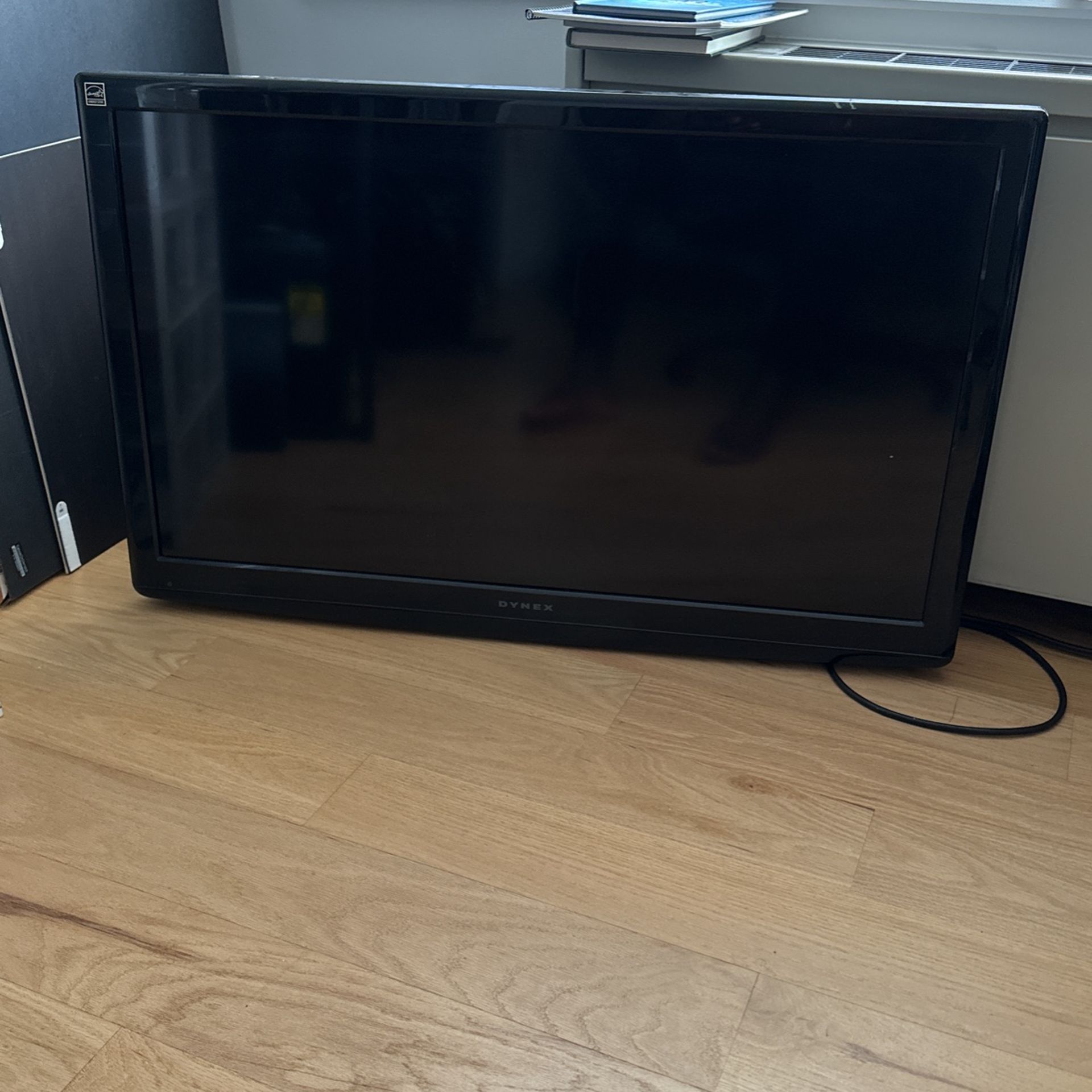 Dynex 40 Inch Flatscreen TV $40