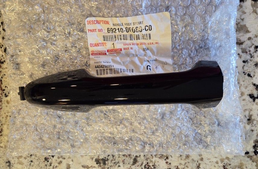 TOYOTA DOOR HANDLE WITH TOUCH SENSOR - NEW