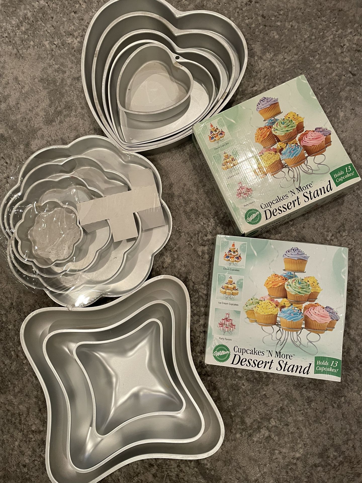 Cake Pans & Cup Cake Stands 