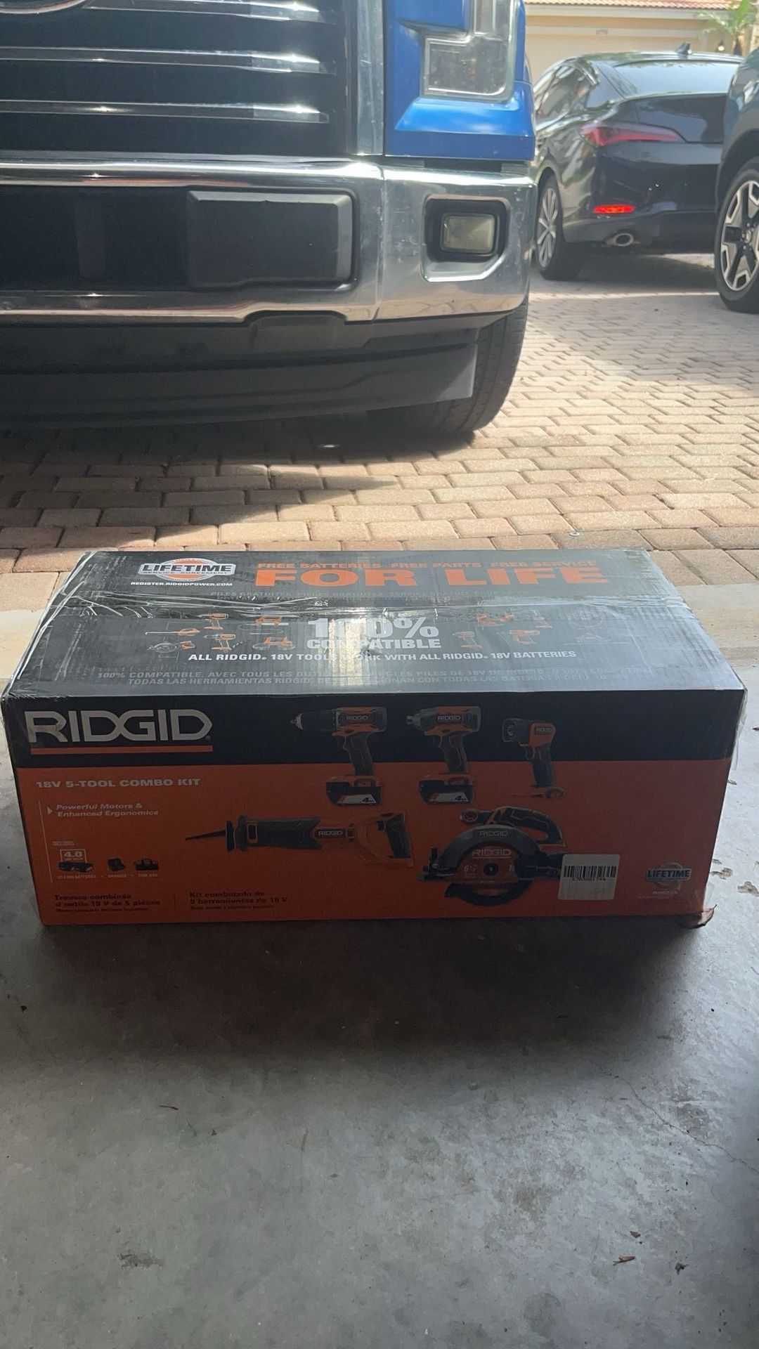 New Ridgid 18V Cordless 5-Tool Combo Kit with (2) 4.0 Ah Batteries, Charger, Tool Bag, and Accessories Msrp($699)