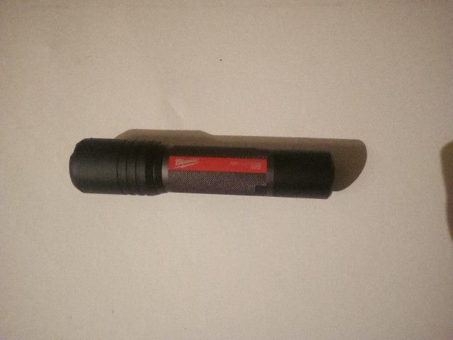 Milwaukee Redlithium USB 2000 Lumen Flashlight 