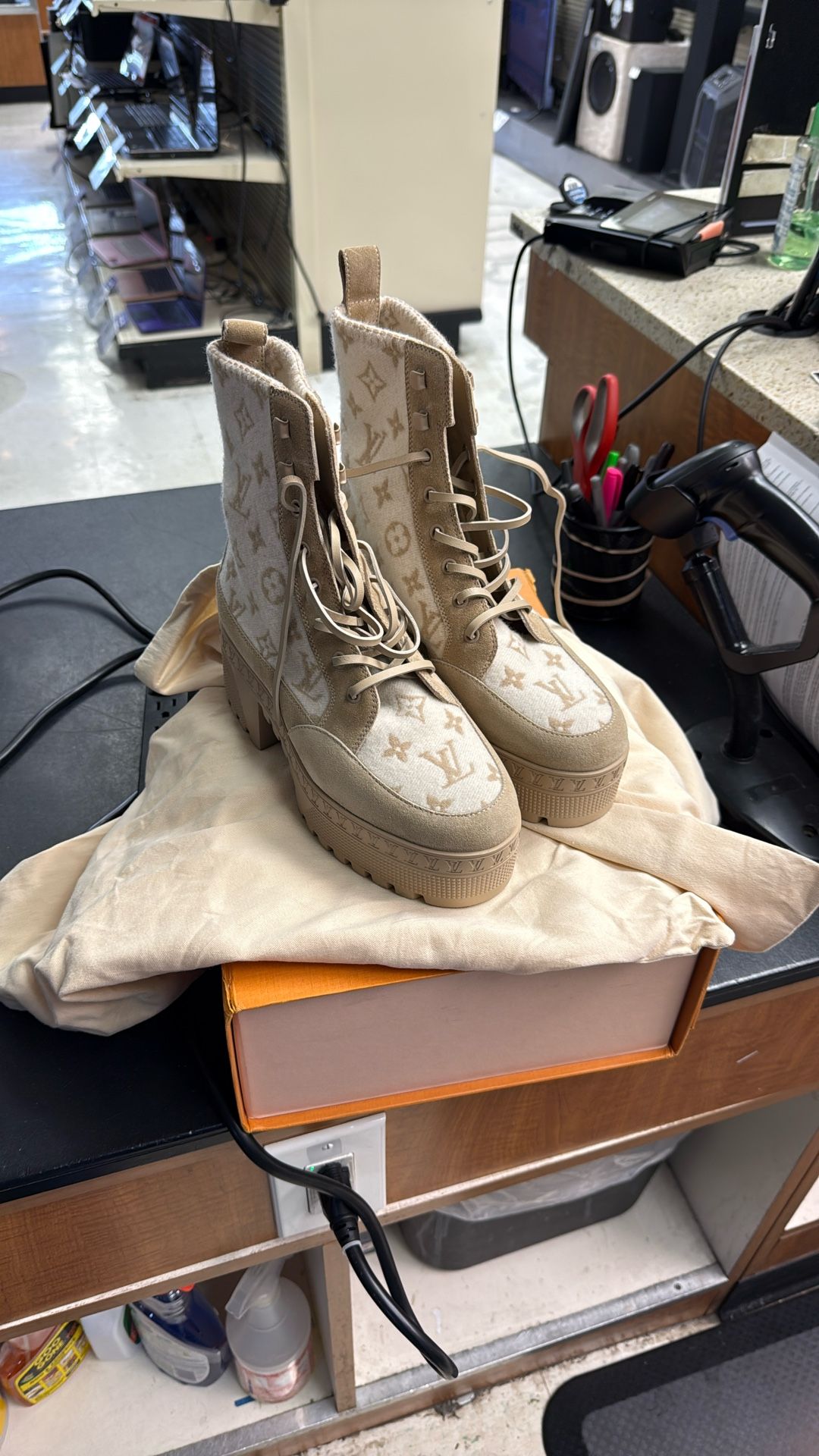 Laureate Platform Desert Boot Louis Vuitton