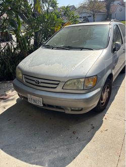 Toyota sienna van XLE 2003